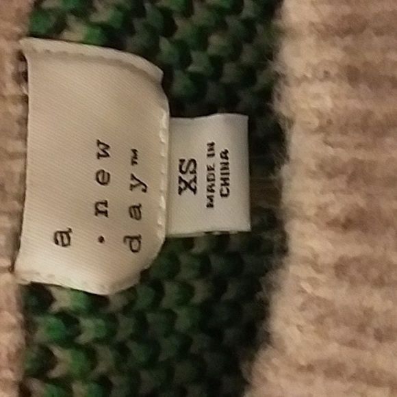 A new day sweater - Picture 6 of 10
